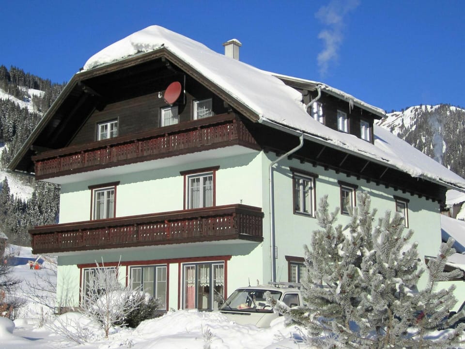 Sky, Snow, Building, Property, Window, Plant, Mountain, Slope, House, Tree
