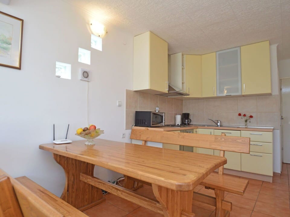 Property, Room, Furniture, Kitchen, Interior Design, Building, Cabinetry, House, Countertop, Floor