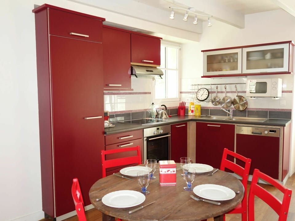 Table, Cabinetry, Furniture, Property, Countertop, Tap, Chair, Kitchen Sink, Kitchen Stove, Sink