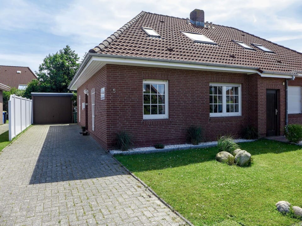 Property, House, Home, Building, Real Estate, Residential Area, Cottage, Roof, Land Lot, Estate