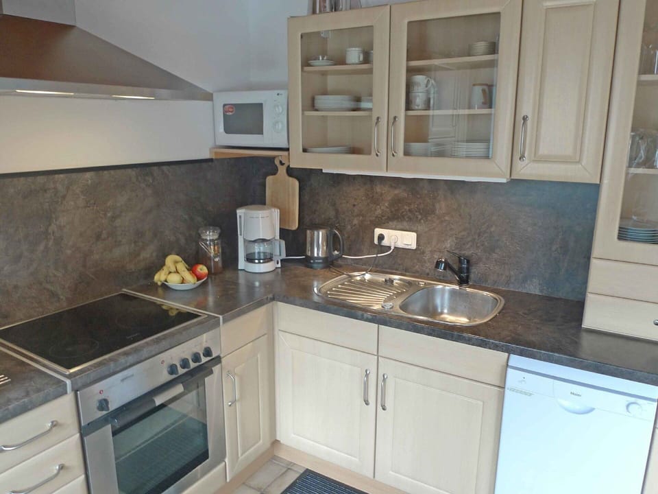 Countertop, Cabinetry, Property, Room, Kitchen, Furniture, Sink, Tile, Floor, Interior Design