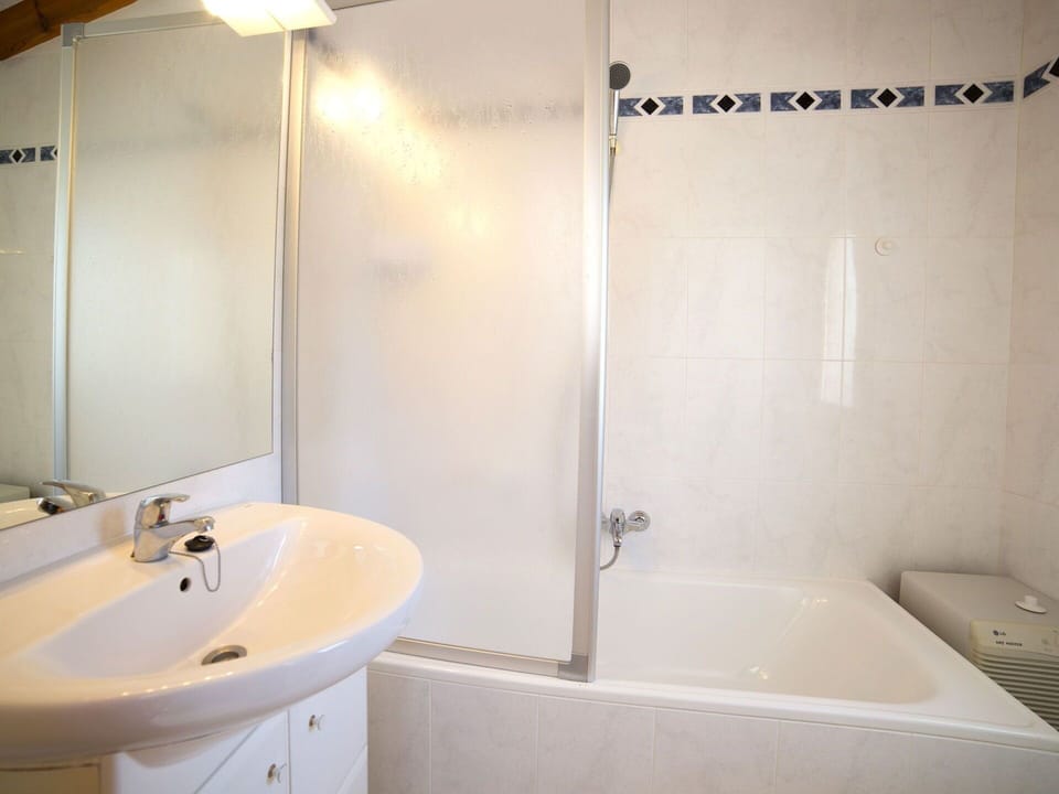 Bathroom, Property, Room, Tap, Wall, Bathtub, Tile, Interior Design, Plumbing Fixture, Bathroom Accessory
