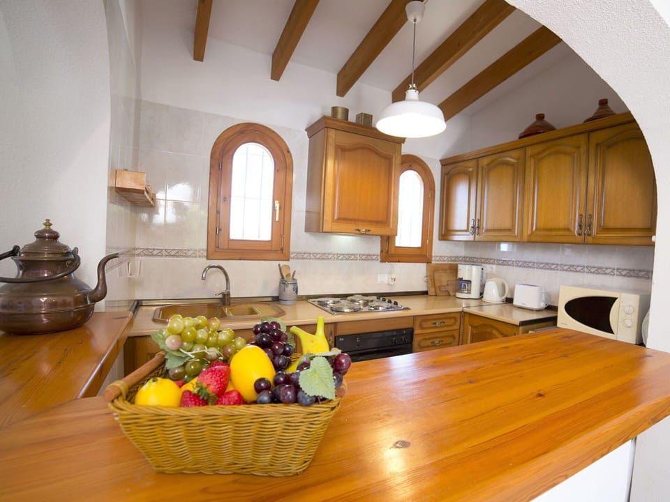 Room, Property, Countertop, Furniture, Ceiling, Kitchen, Interior Design, Building, Floor, Wood Flooring