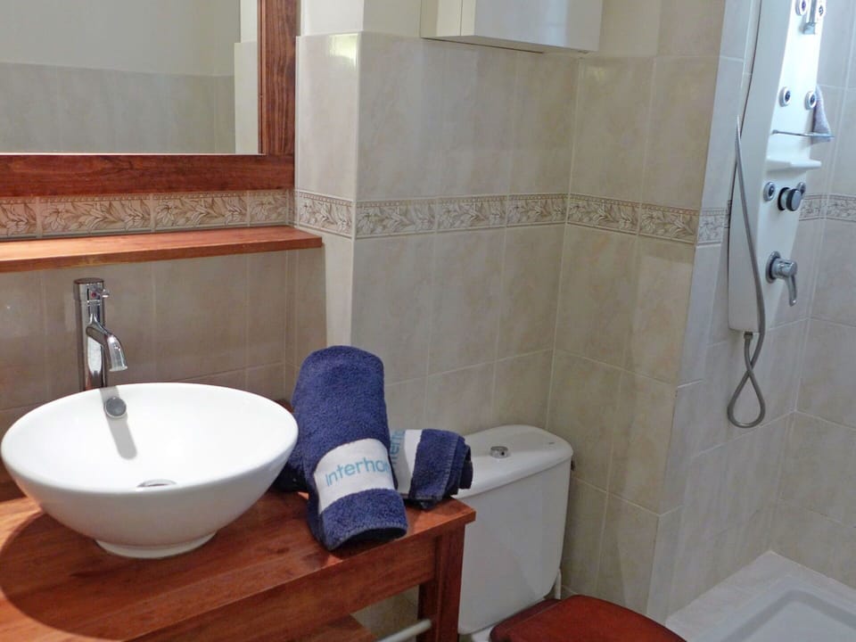 Bathroom, Property, Room, Bathroom Cabinet, Wall, Bathroom Sink, Bathroom Accessory, Tile, Toilet, Bidet