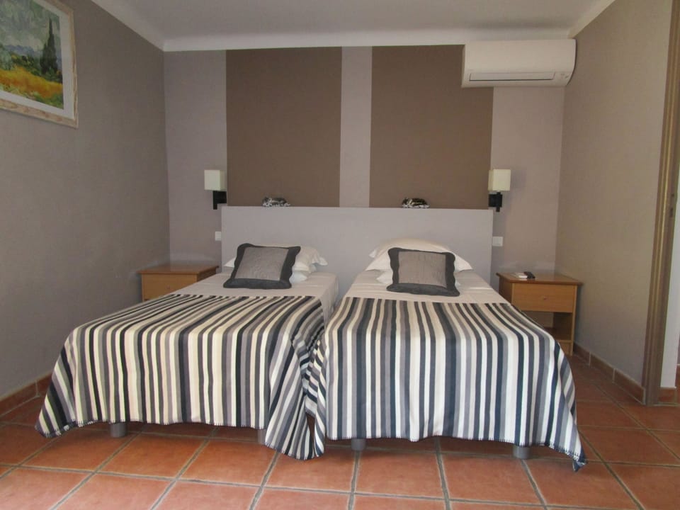 Twin Room | Individually decorated, individually furnished, desk, blackout drapes