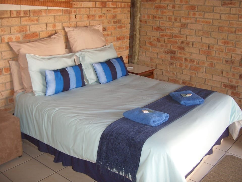 Classic Double Room | Living area | TV