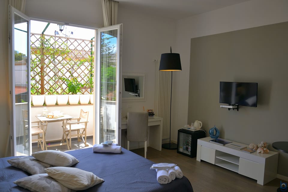 Deluxe Double Room | Premium bedding, minibar, in-room safe, desk