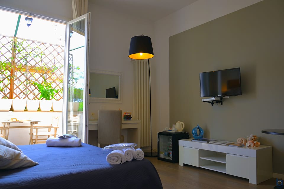 Deluxe Double Room | Premium bedding, minibar, in-room safe, desk