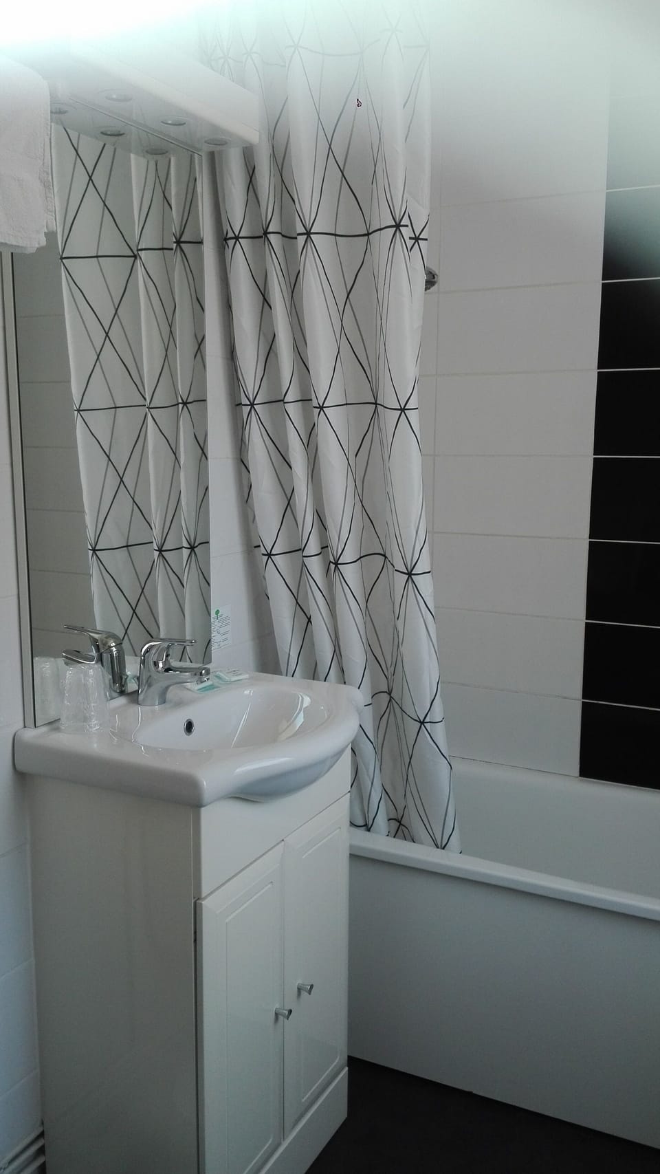 Superior Double Room, Partial Sea View | Bathroom | Hair dryer, towels