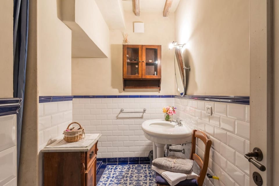 Exclusive Suite, 1 Bedroom, Garden View | Bathroom | Shower, rainfall showerhead, free toiletries, hair dryer