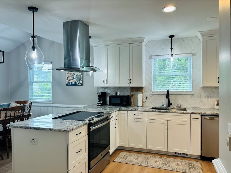 House, 3 Bedrooms | Private kitchen | Fridge, oven, coffee/tea maker, toaster