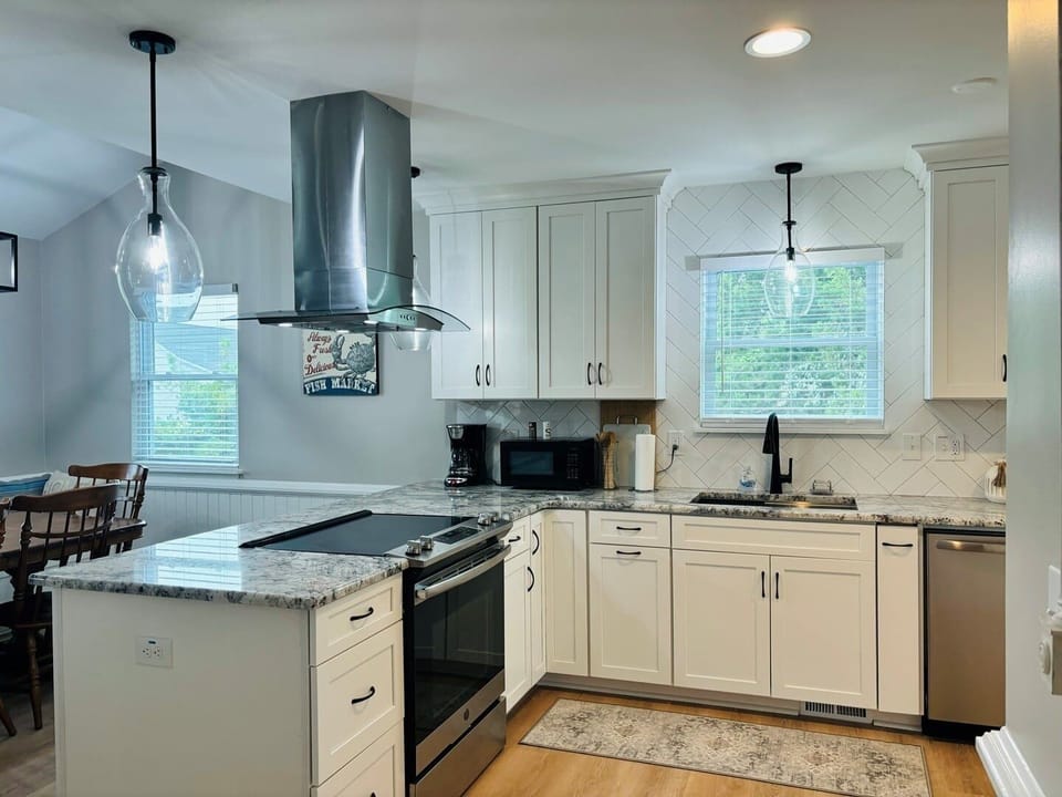 House, 3 Bedrooms | Private kitchen | Coffee/tea maker, fridge, oven, toaster