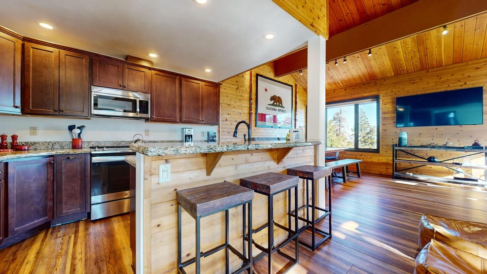 Condo, 4 Bedrooms | Private kitchen | Coffee/tea maker, fridge, oven, toaster