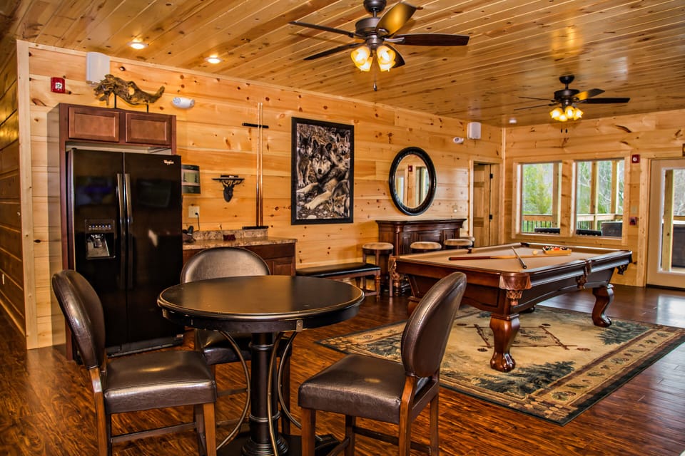 Cabin, Multiple Bedrooms | Dining