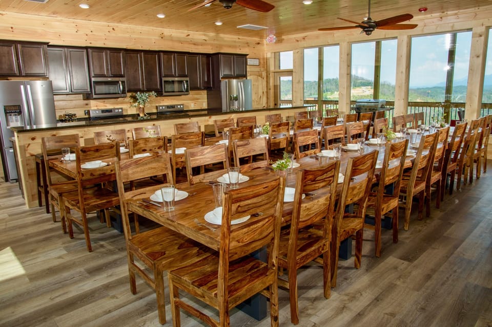 Cabin, Multiple Bedrooms | Private kitchen | Fridge, oven, coffee/tea maker, toaster