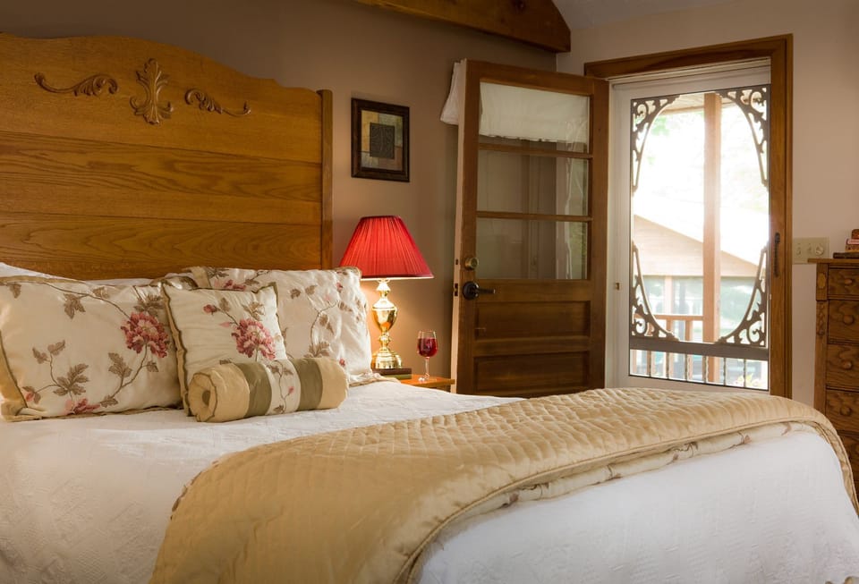 Double Room, 1 Queen Bed (Willow) | Premium bedding, individually decorated, individually furnished