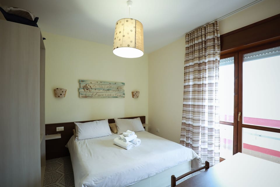 Basic Double Room, 1 Bedroom | Premium bedding, minibar, desk, cribs/infant beds
