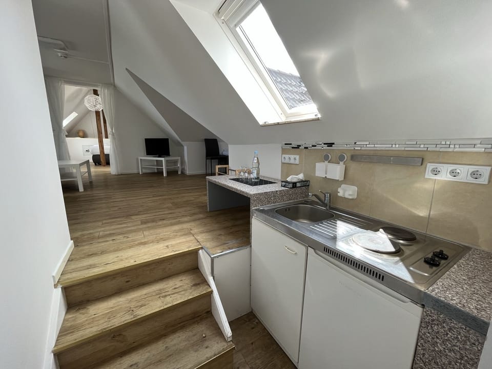 Deluxe Apartment (Lake View) | Private kitchen