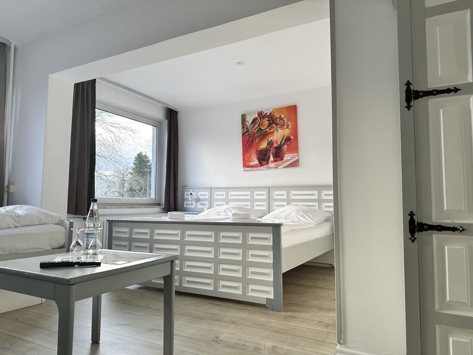 Comfort Triple Room | In-room safe, desk, laptop workspace, cribs/infant beds