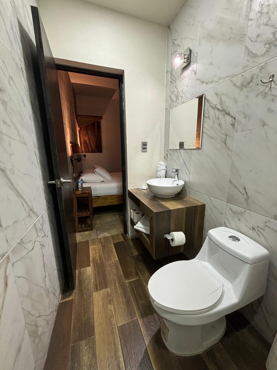 Standard Room, 1 Bedroom | Bathroom | Shower, free toiletries, towels