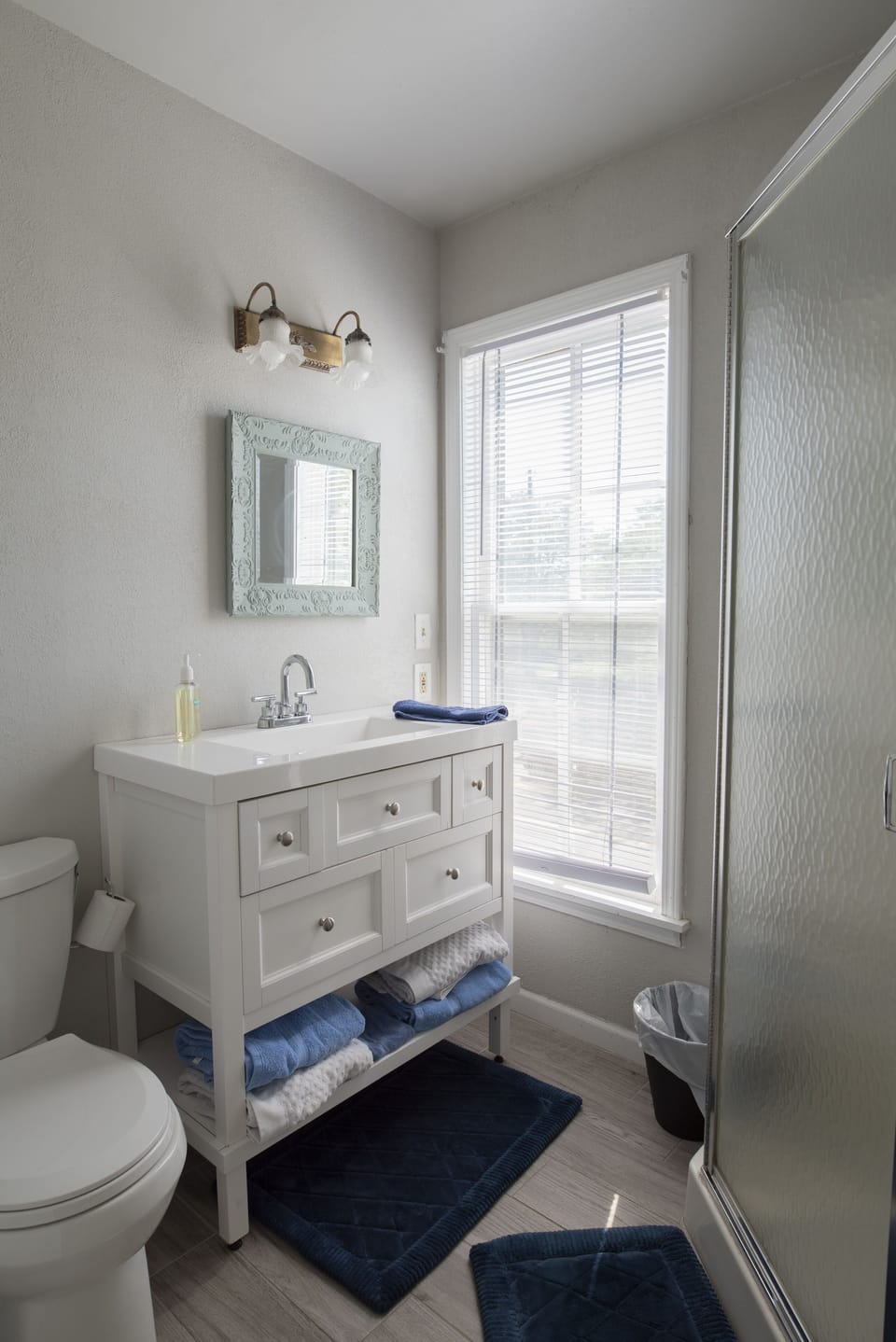 Standard Double Room, 1 Queen Bed | Bathroom | Shower, hair dryer, towels