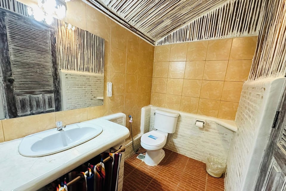 Villa | Bathroom | Shower, free toiletries, towels