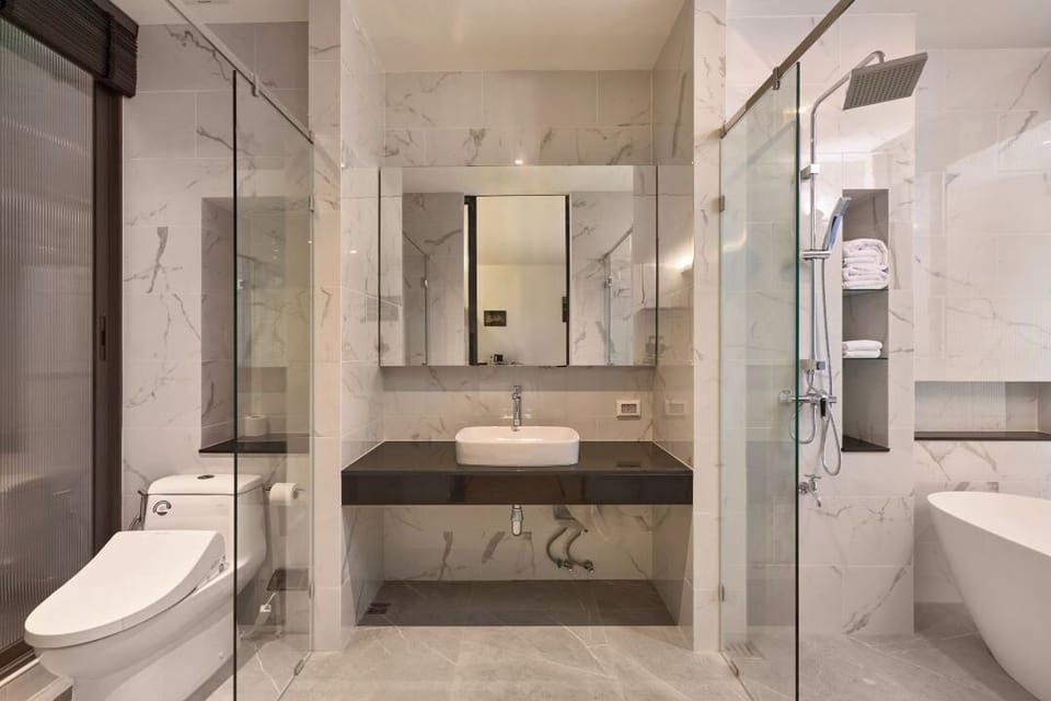 Premium Suite, Garden View | Bathroom | Free toiletries, hair dryer (on request), bidet, towels