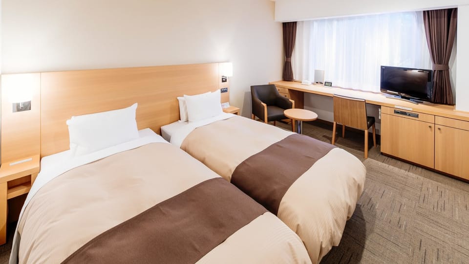 Hollywood Twin Room, Smoking | Desk, laptop workspace, blackout drapes, iron/ironing board