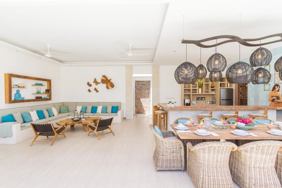 Exclusive Villa, 4 Bedrooms, Non Smoking | Living area | 32-inch flat-screen TV with cable channels, LED TV
