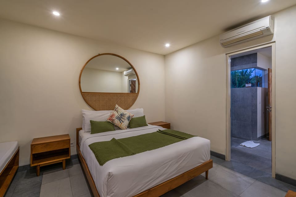 3 bedrooms, in-room safe, desk, cribs/infant beds