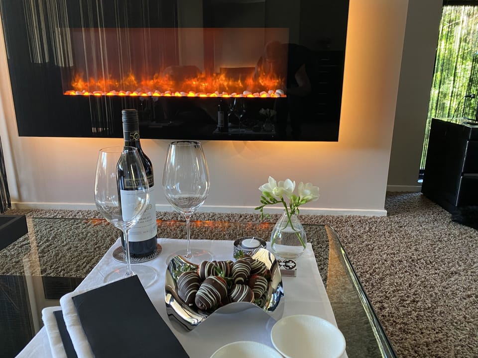 Executive Suite, 1 King Bed | Living area | Smart TV, fireplace, Netflix