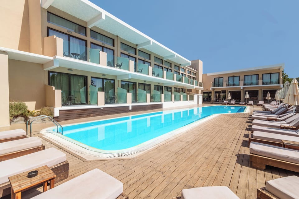 2 outdoor pools