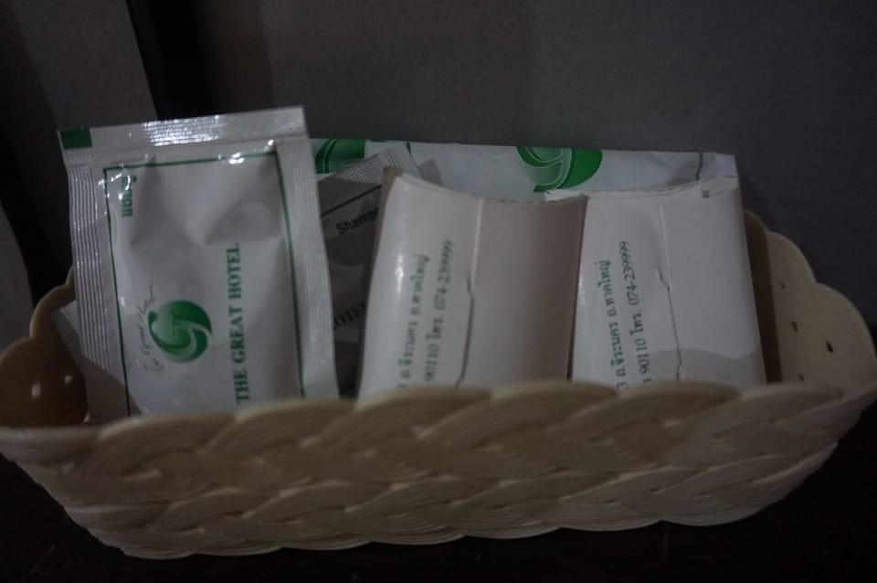 Shower, free toiletries, towels