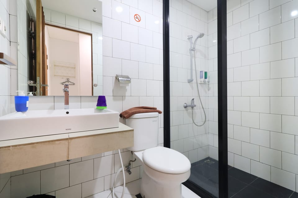 Deluxe Double Room | Bathroom | Shower, free toiletries, towels, soap