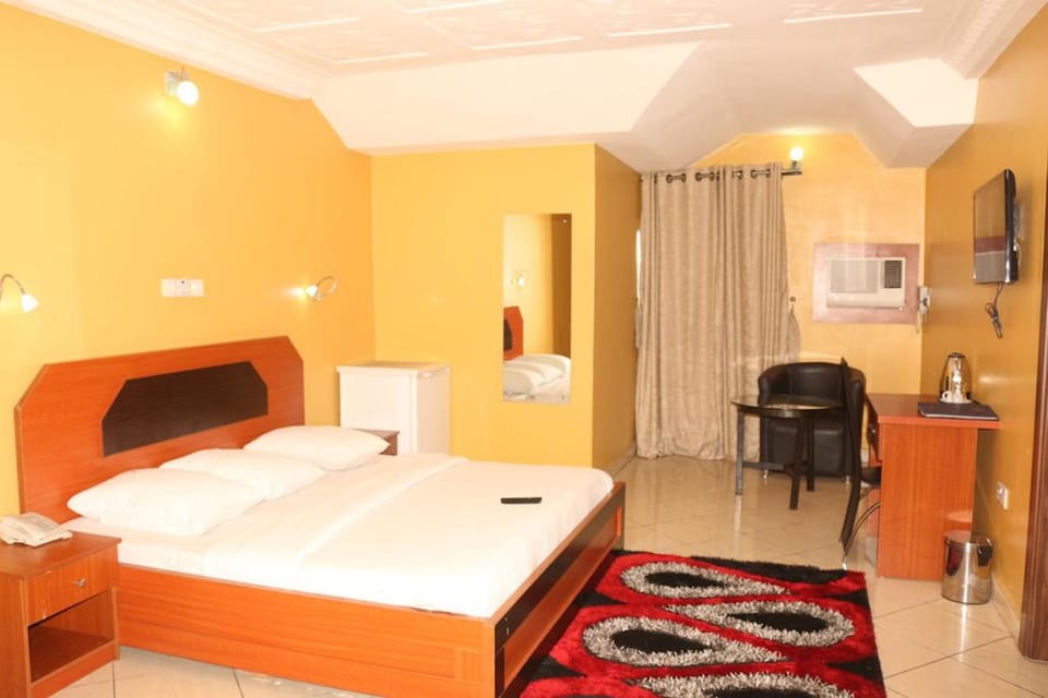 Grand Suite | 1 bedroom, in-room safe, desk, laptop workspace