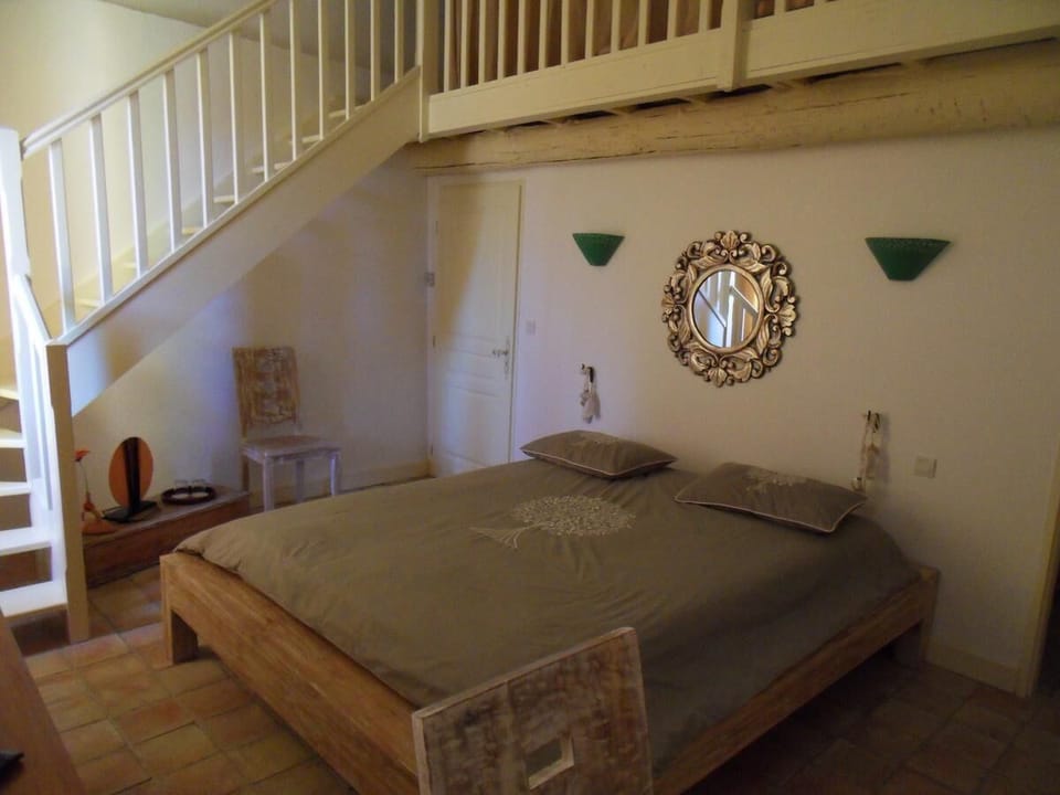 Family Room, Mountain View (Olive) | Individually decorated, individually furnished, soundproofing