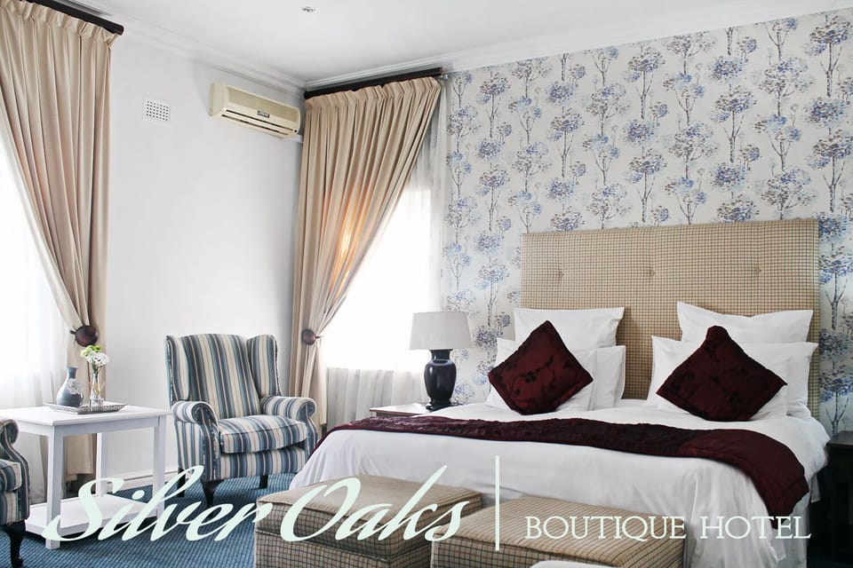 Luxury Double or Twin Room, 1 Bedroom, Bathtub | In-room safe, blackout drapes, bed sheets