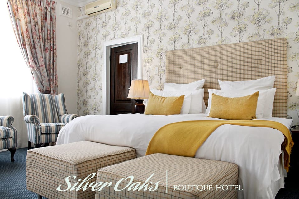 Luxury Double or Twin Room, 1 Bedroom, Bathtub | In-room safe, blackout drapes, bed sheets