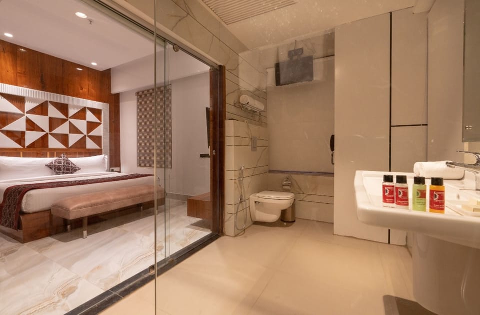 Shower, free toiletries