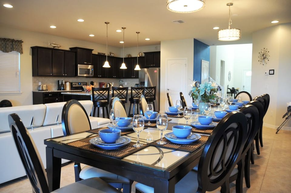 Family Villa, Multiple Bedrooms, Garden Area | In-room dining