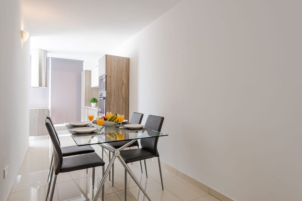 City Apartment (4051. Penthouse) | In-room dining