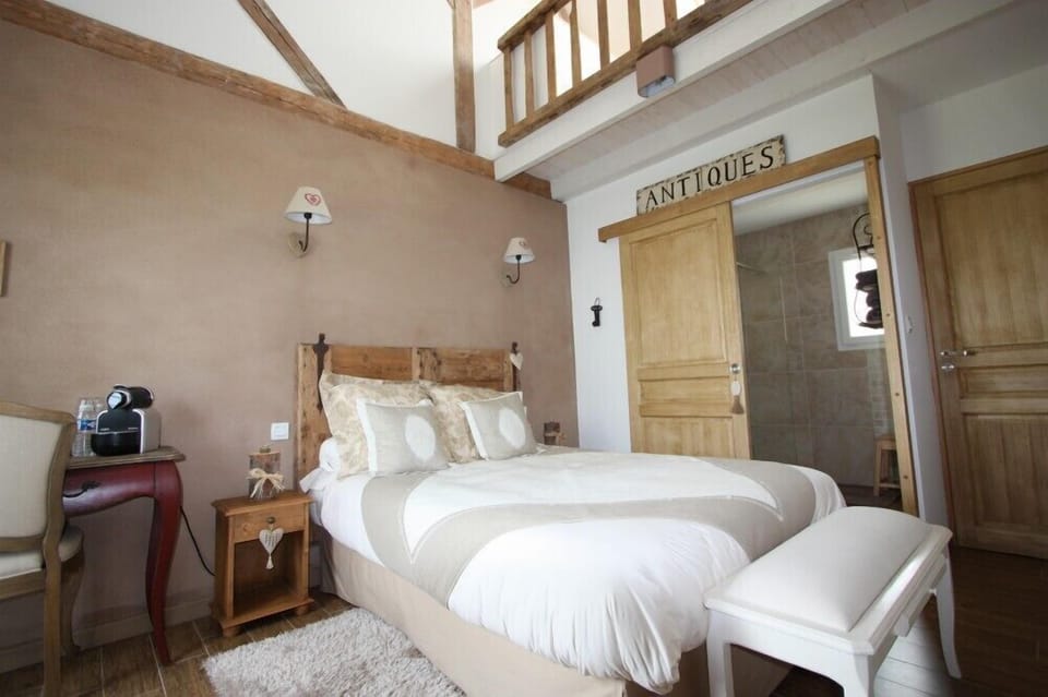 Double Room (Authentique) | Individually decorated, individually furnished, free WiFi