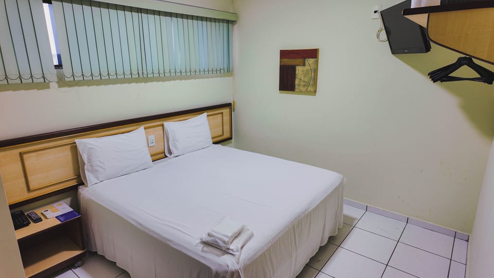 Standard Twin Room, 1 Double Bed | Minibar, in-room safe, desk, WiFi (free)