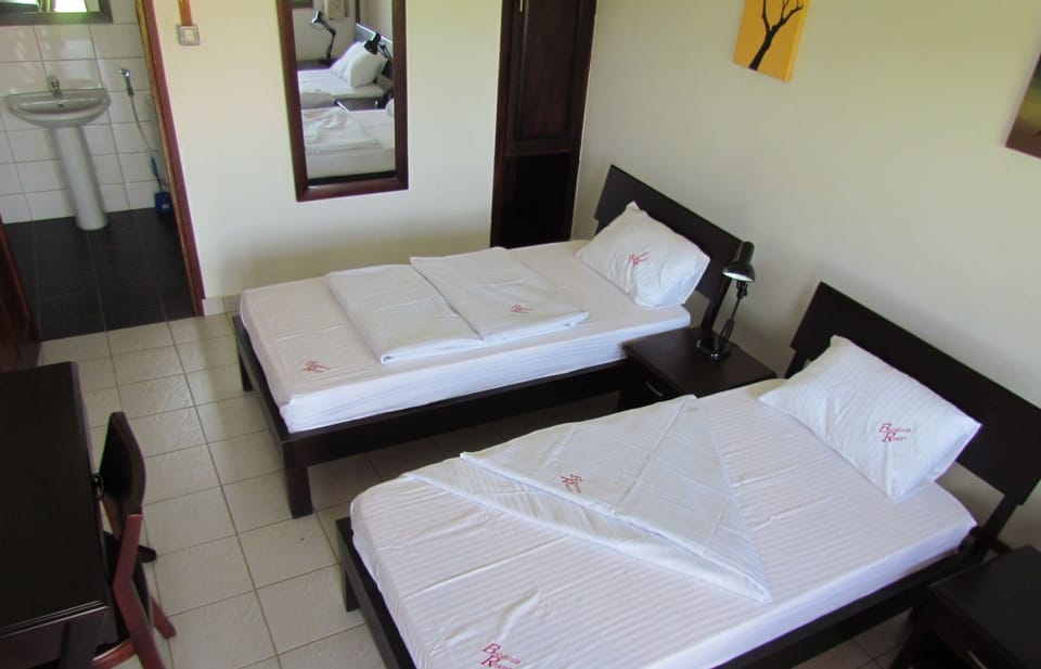 Twin Room, 2 Twin Beds, Non Smoking | In-room safe, desk, blackout drapes, WiFi (free)