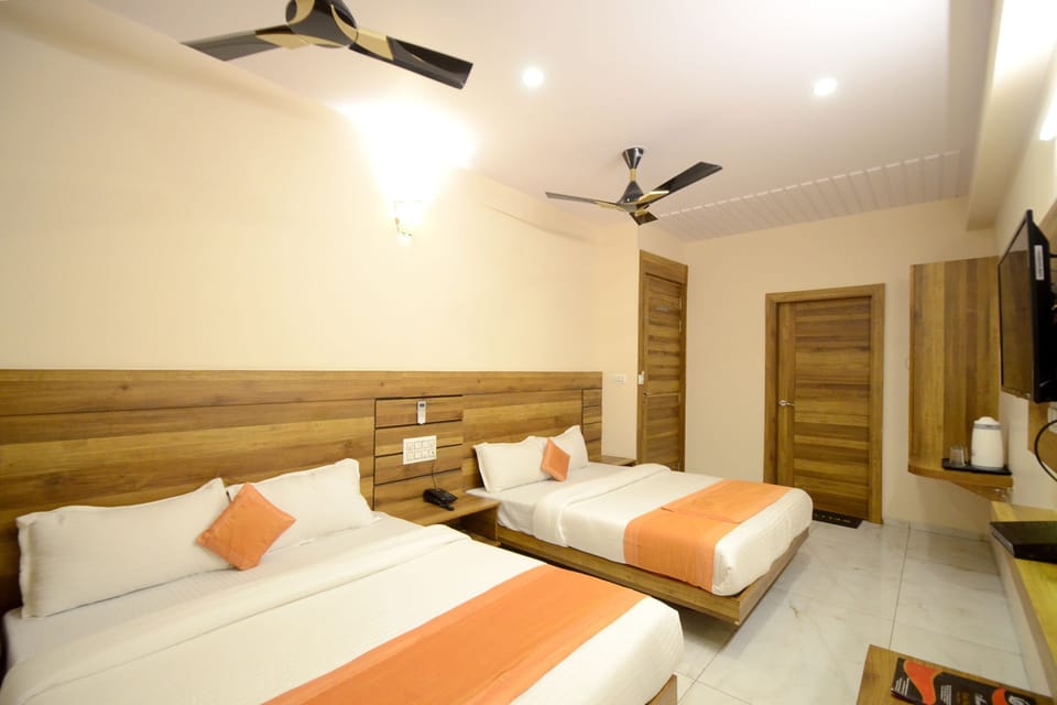 Family Studio Suite, 2 Queen Beds, Non Smoking | Iron/ironing board, free WiFi