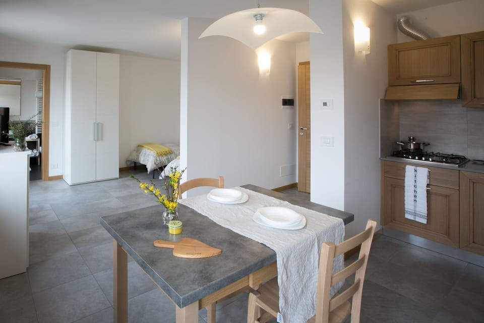 Studio, Garden View | Hypo-allergenic bedding, down comforters, individually furnished, desk