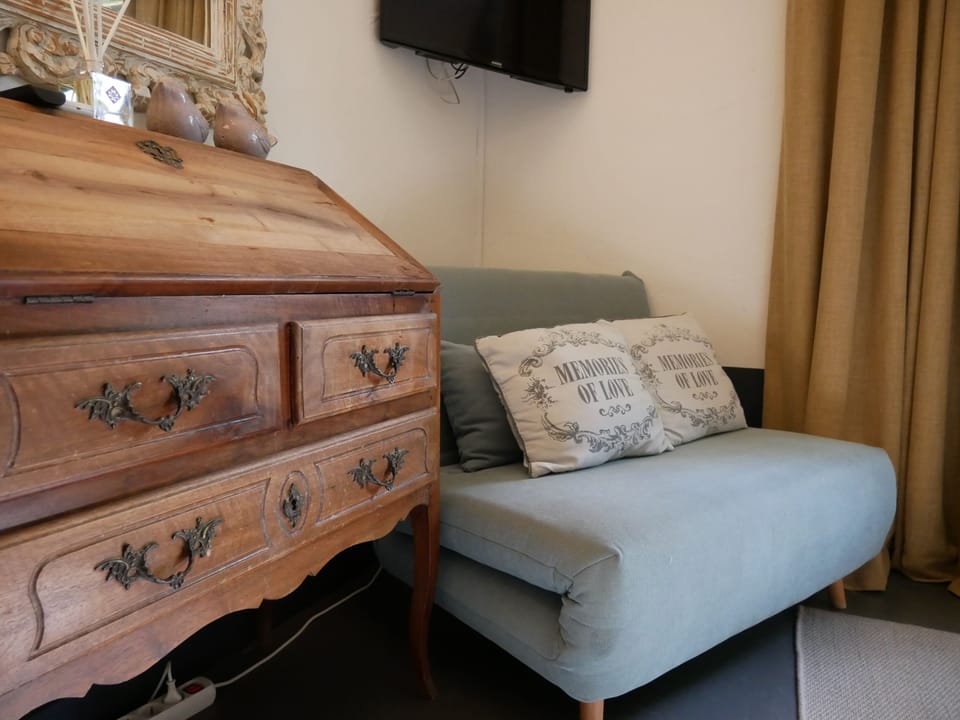 Comfort Double Room | Minibar, individually decorated, blackout drapes, soundproofing