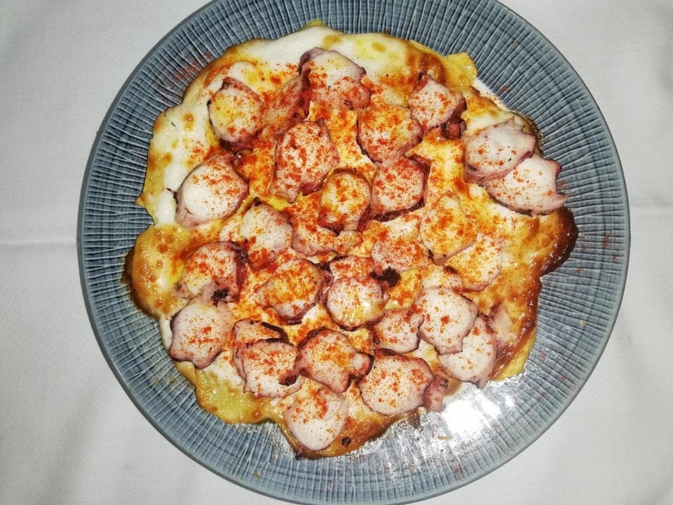 Lunch and dinner served