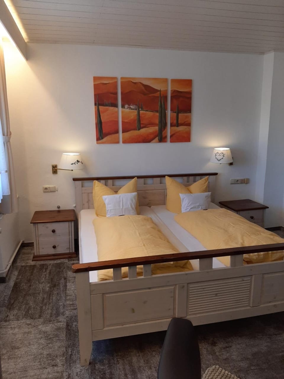 Desk, free cribs/infant beds, rollaway beds, free WiFi