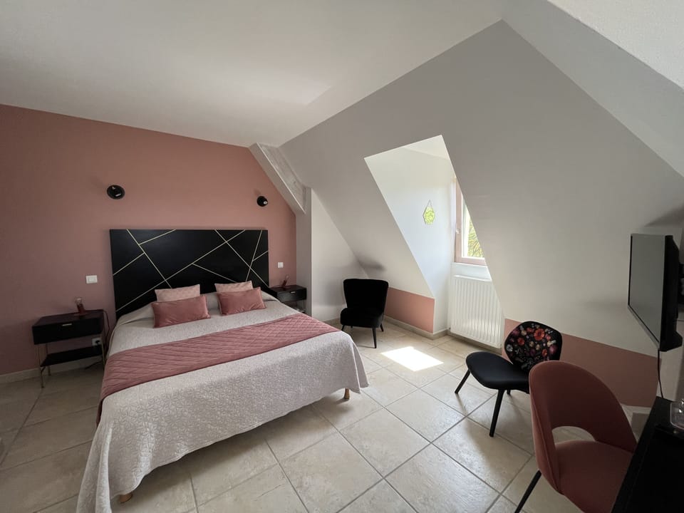 Superior Double Room | Minibar, in-room safe, desk, soundproofing